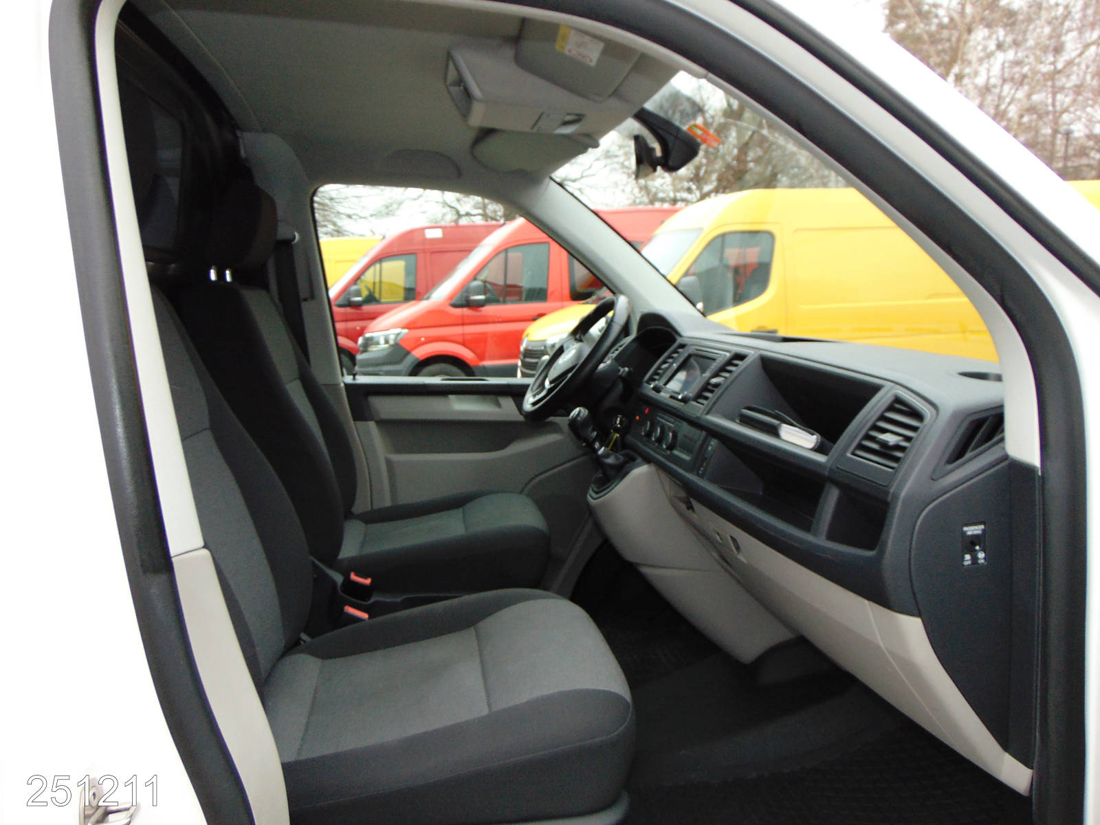 VW T6 lang 2.0 TDI Klima-Kamera, Interne Nummer: 251211 Bild Nr. 8