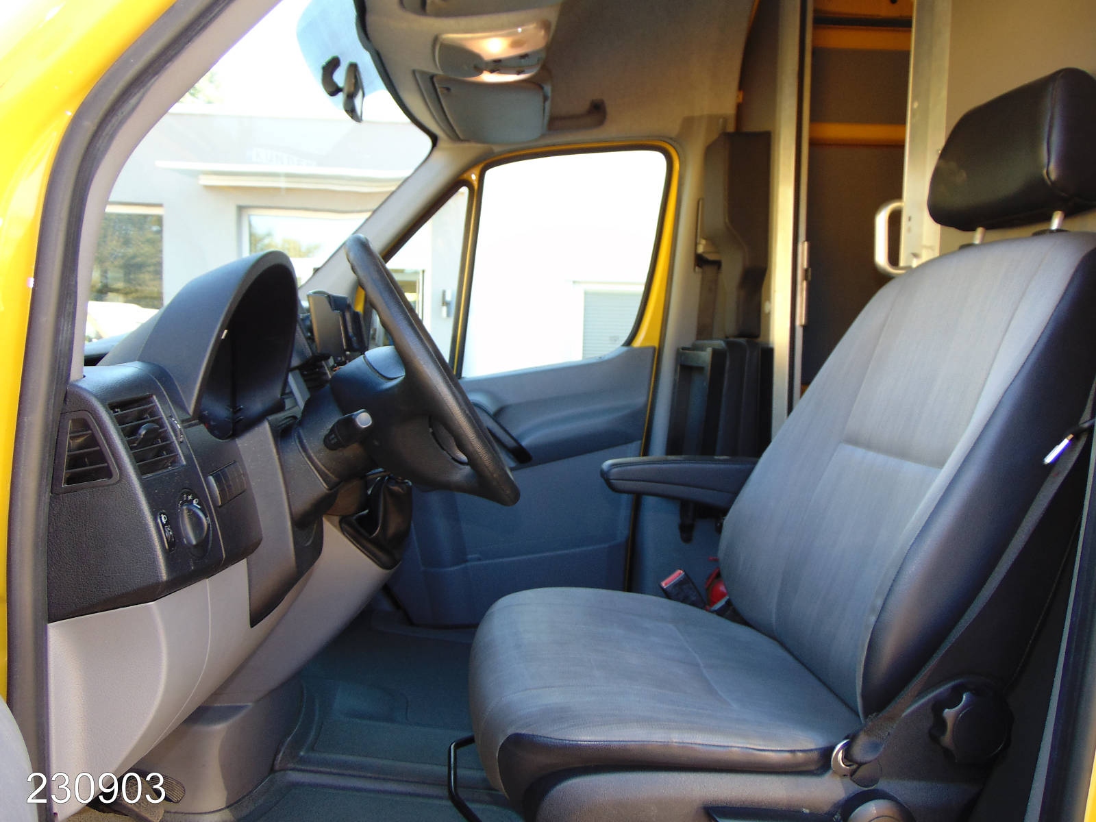 VW Crafter 35 2.0 TDI Regalsystem-Klima-Kamera, Interne Nummer: 230903 Bild Nr. 3