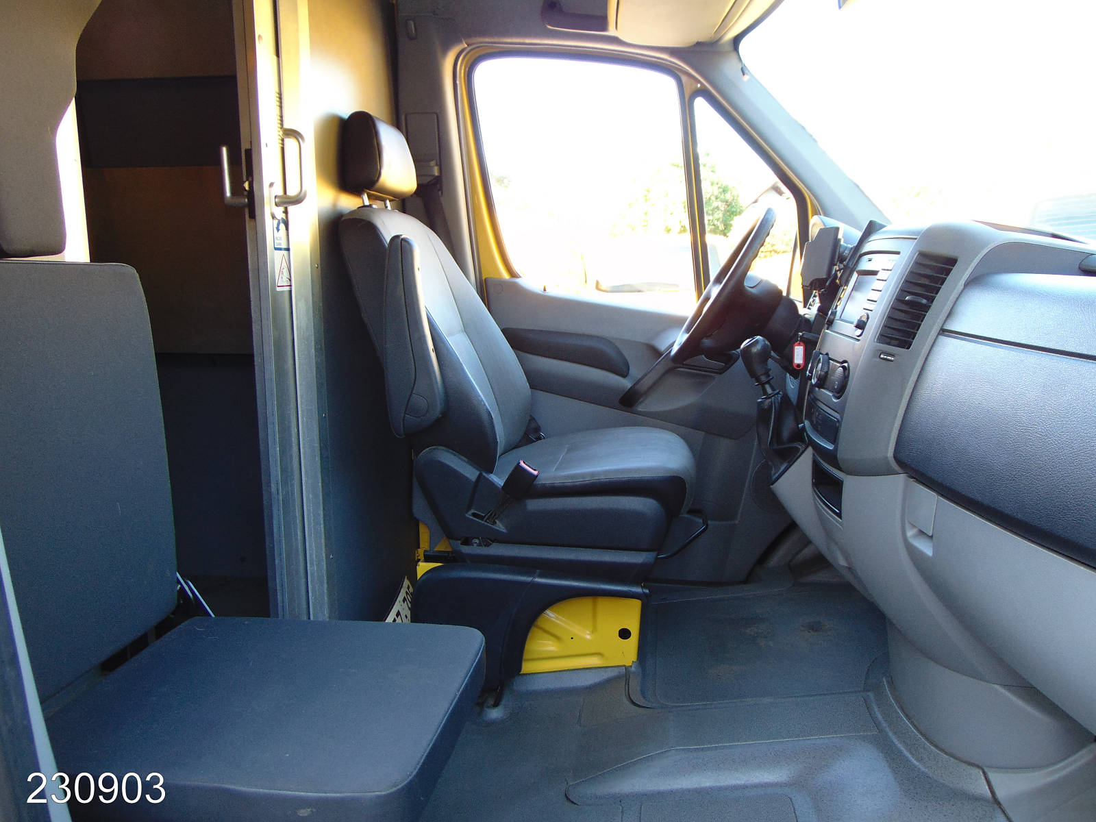 VW Crafter 35 2.0 TDI Regalsystem-Klima-Kamera, Interne Nummer: 230903 Bild Nr. 8