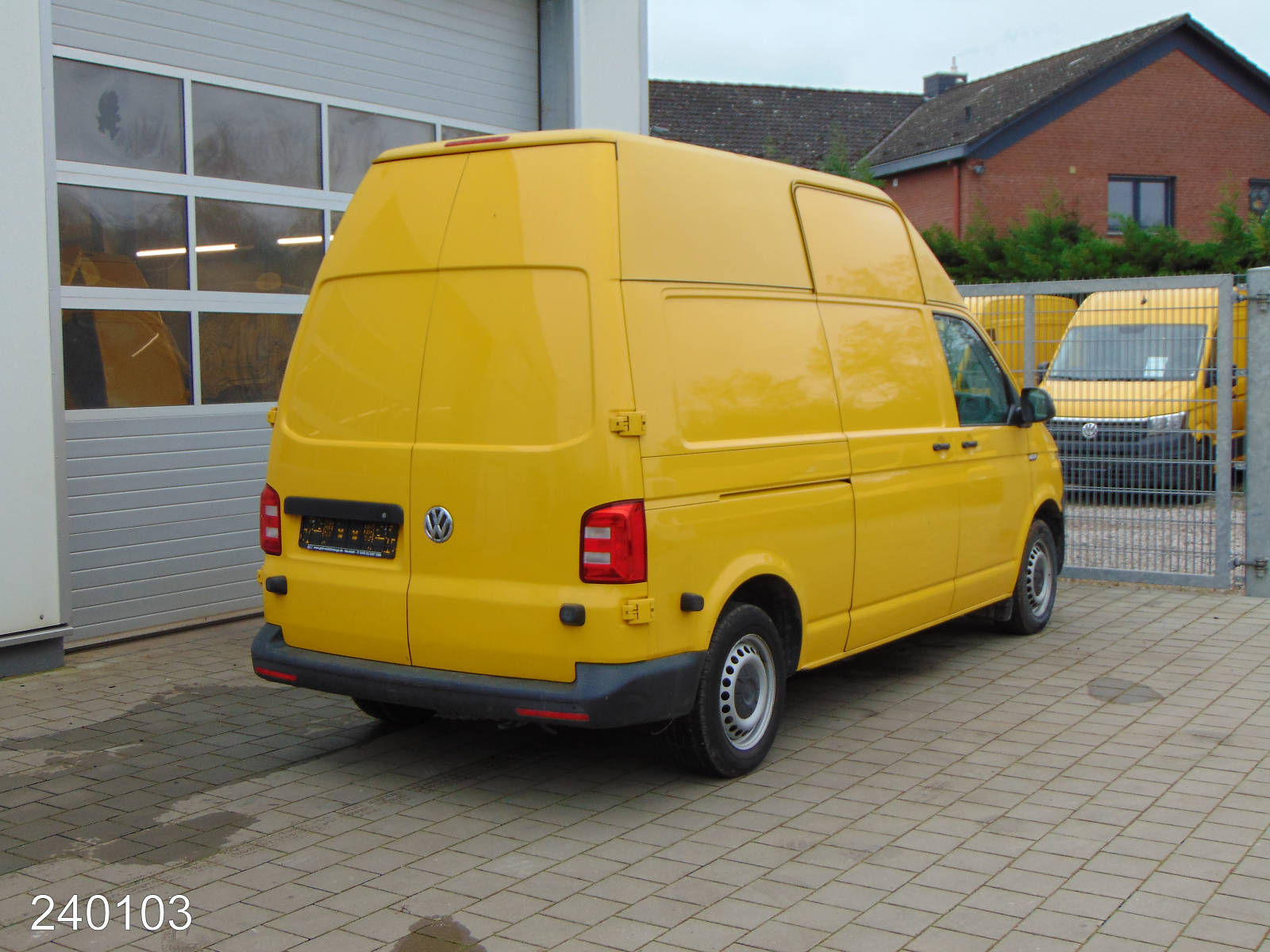 VW T6 Transporter 2.0 TDI hoch & lang L2H3 Regalsystem-Klima, Interne Nummer: 240103 Bild Nr. 2