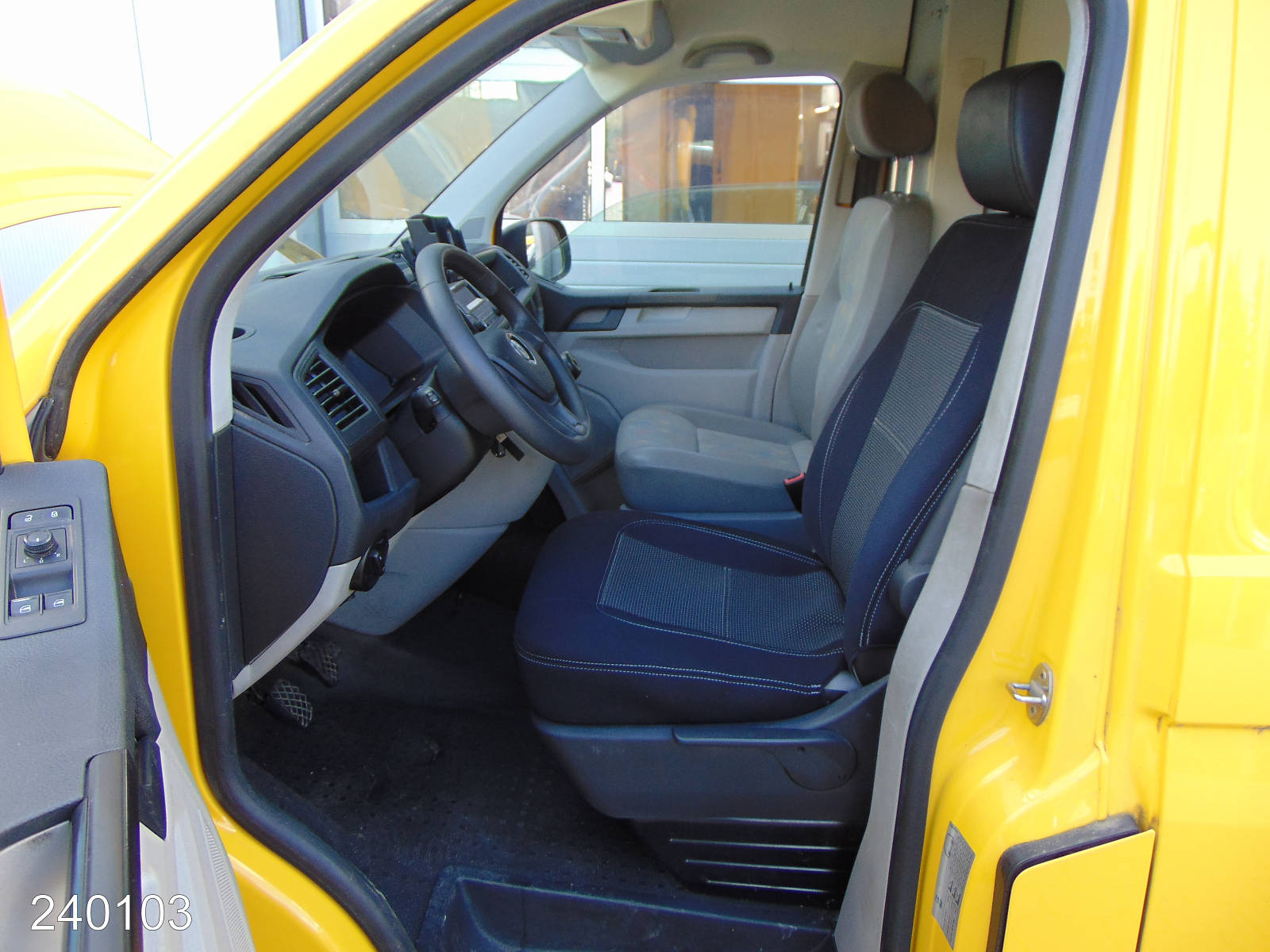 VW T6 Transporter 2.0 TDI hoch & lang L2H3 Regalsystem-Klima, Interne Nummer: 240103 Bild Nr. 3