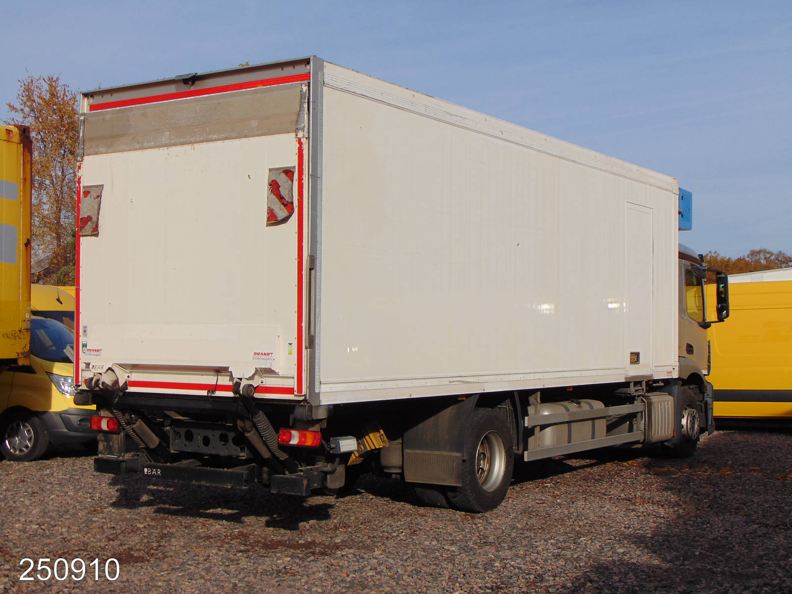 Mercedes Antos 1833L 3-Zonen Kühlkoffer-LBW, Interne Nummer: 250910 Bild Nr. 2