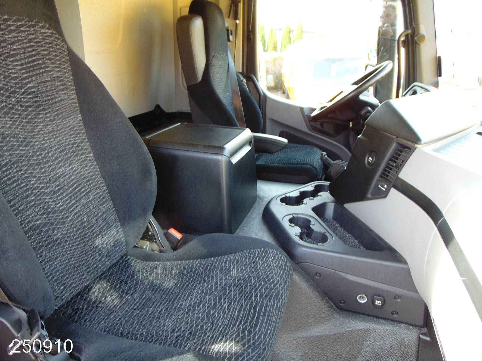 Mercedes Antos 1833L 3-Zonen Kühlkoffer-LBW, Interne Nummer: 250910 Bild Nr. 15