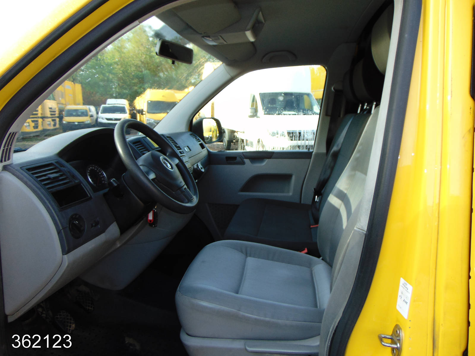 VW T5 Transporter 2.0 TDI 2x Schiebetür-3 Sitzer, Interne Nummer: 362123 Bild Nr. 3